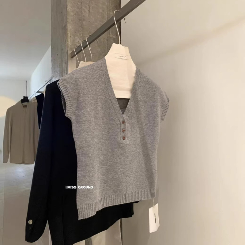 Contains 33% fine wool, Guangzhou Thirteen Lines mis* brand! 2026 Autumn slim-fit sleeveless knitted top for women Contains 33% fine wool, Guangzhou Thirteen Lines mis* brand! 2026 Autumn slim-fit sleeveless knitted top for women