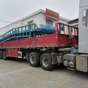 Xiuzhe Manufacturer Produces Mobile Hydraulic Loading Bridges, 10-Ton Loading Bridges, Mobile Loading Platforms for Safe Loading and Unloading