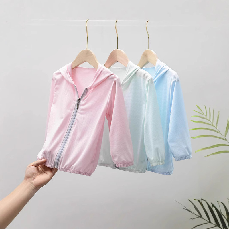 Summer new children's ice silk thin sunscreen clothing for boys and girls hooded long sleeve sunscreen clothing a generation of hair Summer new children's ice silk thin sunscreen clothing for boys and girls hooded long sleeve sunscreen clothing a generation of hair