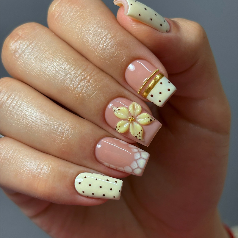 Wearable square-shaped sweet and cute yellow polka dot French-style 3D three-dimensional flower gilded detachable false nails