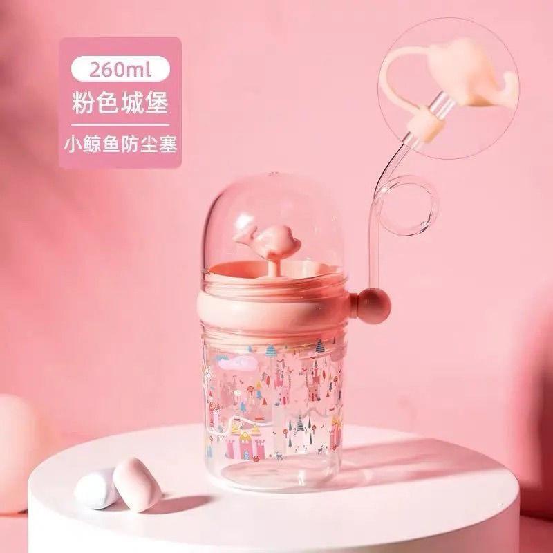 子供趣味ダイビングカップクジラ噴水カップ家庭用かわいい学生子供プラスチックカップ転倒防止携帯ストロー付き|undefined