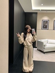 休闲运动套装咖色斜肩长袖卫衣女秋季抽绳休闲裤微喇裤时尚两件套