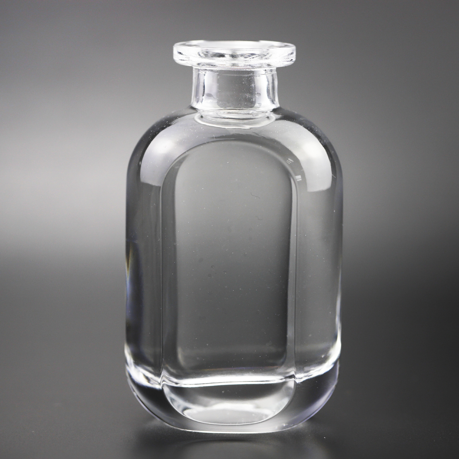 批发玻璃香薰瓶150ml居家无火香薰藤条玻璃瓶挥发玻璃光瓶