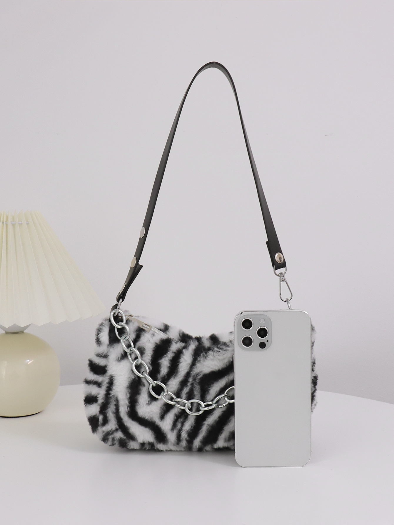 Women's Large Autumn&winter Plush Zebra Fashion Square Zipper Underarm Bag display picture 3