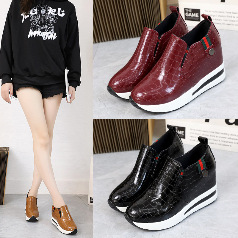 In the spring of 2022, the new Inner height sneakers female Korean fashion trend casual slip-on lazy shoes wholesale In the spring of 2022, the new Inner height sneakers female Korean fashion trend casual slip-on lazy shoes wholesale