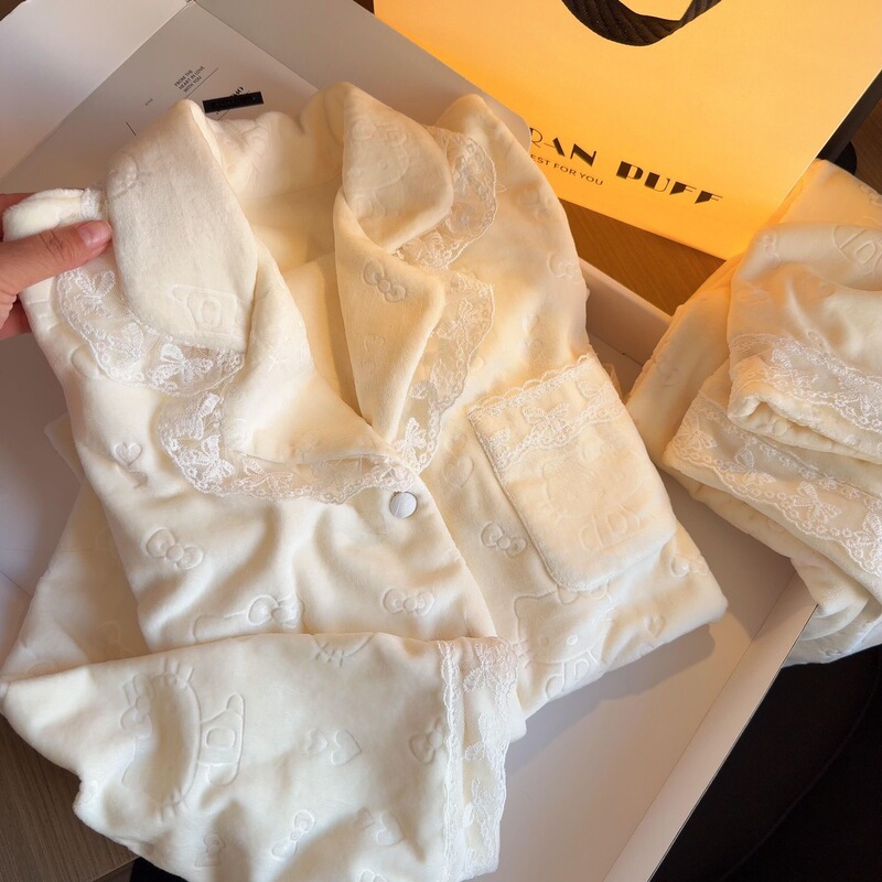 Women's island velvet pajamas for autumn and winter 2026, new sweet and elegant style, can be worn outside, double-sided thin velvet, warm home wear
