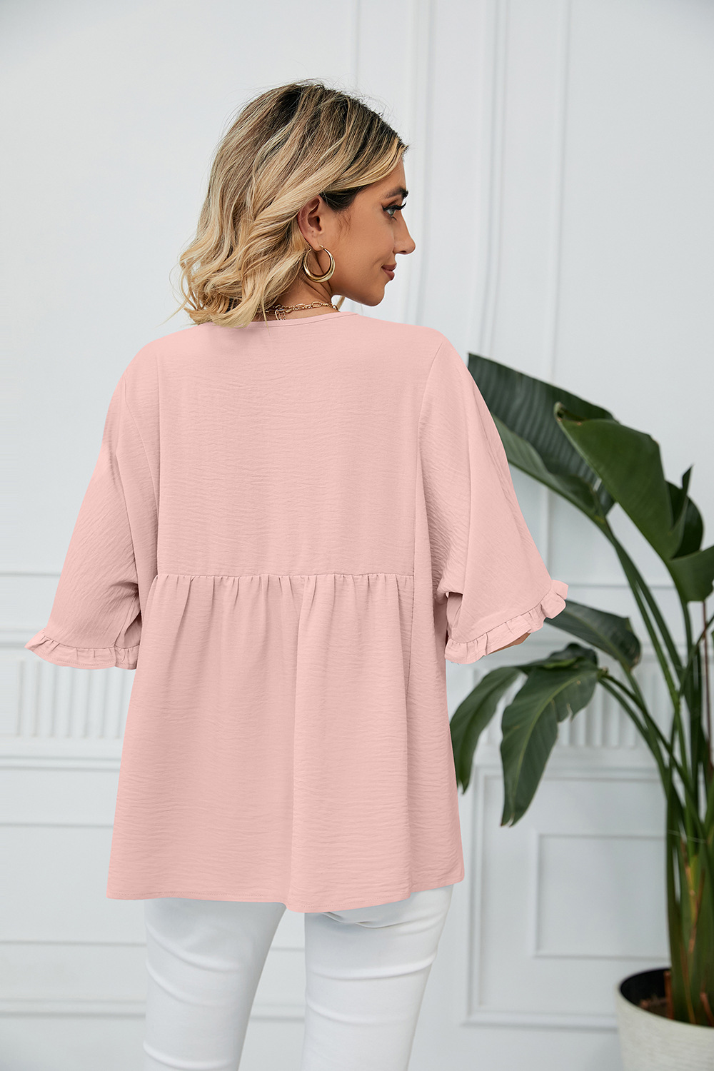 Γυναικεία ρούχα με μασίφ λαιμόκοψη σε φαρδιά πλισέ πάνελ με μεσαίο μανίκι μπλούζες σιφόν_voghion.com