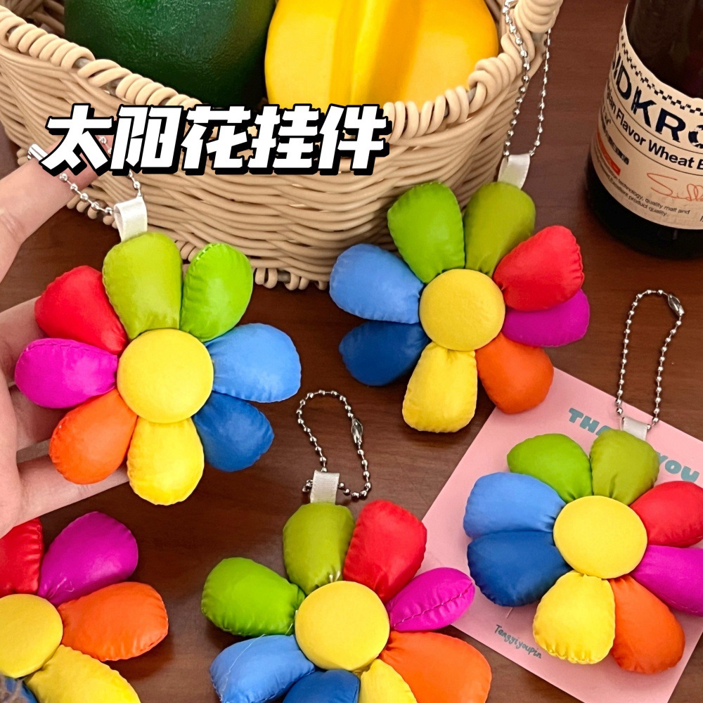 Colgante de flores de sol colorido mochila de chicas llaver decoración colgante adorable flor colgante al por mayor