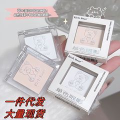 赤い本はハイライトの粉のつや消しを推薦して純白のアイシャドーを明るくします。
