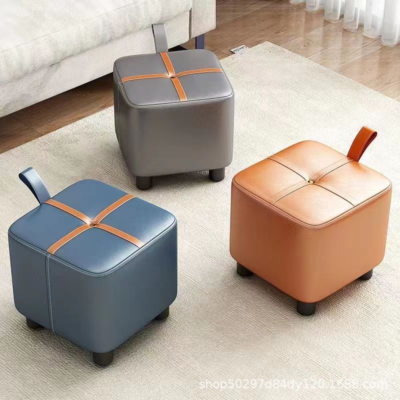 小さなスツール、家庭用インターネットセレブの小さなベンチ、モダンでシンプルなリビングルームの低いスツール、玄関の靴交換スツール、クリエイティブなソフトパッケージの無垢材のスツール|undefined