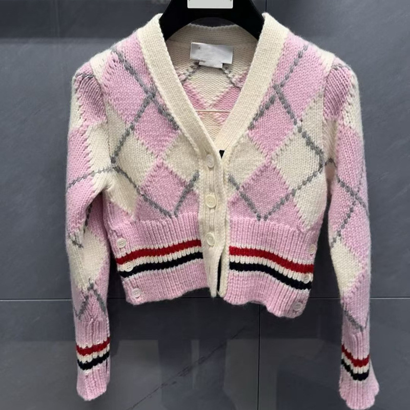 A Large Number of Ready-Made "High Version" Tb Wool Quilted Knitted Long-Sleeved V Neck Sweaters for Age-Reducing Preppy Style Christmas New A Large Number of Ready-Made "High Version" Tb Wool Quilted Knitted Long-Sleeved V Neck Sweaters for Age-Reducing Preppy Style Christmas New