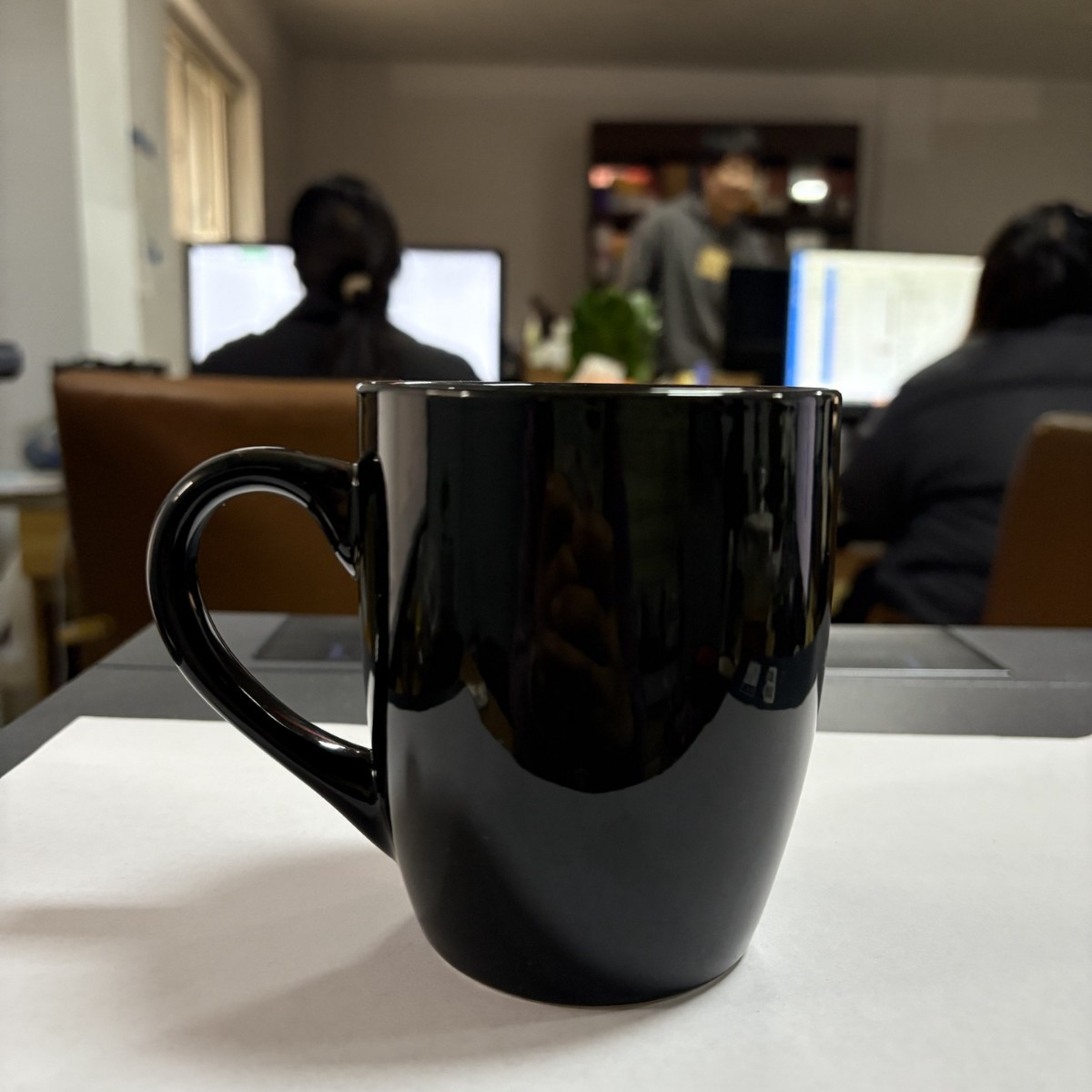 Tazas de agua de cerámica personalizadas logotipo de impresión publicitaria regalos de color tazas en blanco exportación de comercio exterior