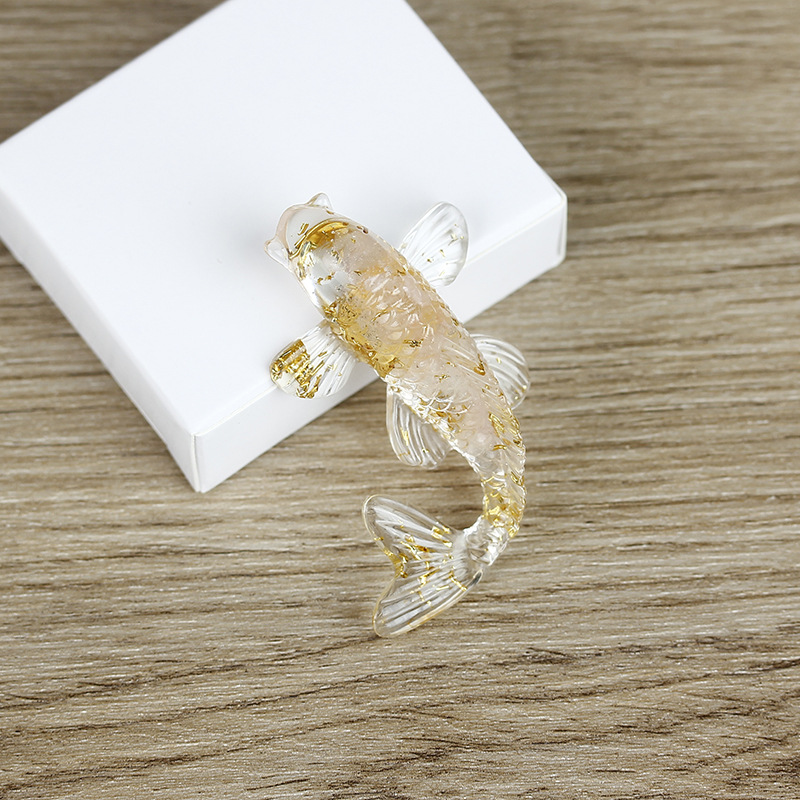 天然水晶の砂利の小さい魚の形の小さい置物の装飾の事務のデスクトップのアクセサリの贈り物の自動車の置物