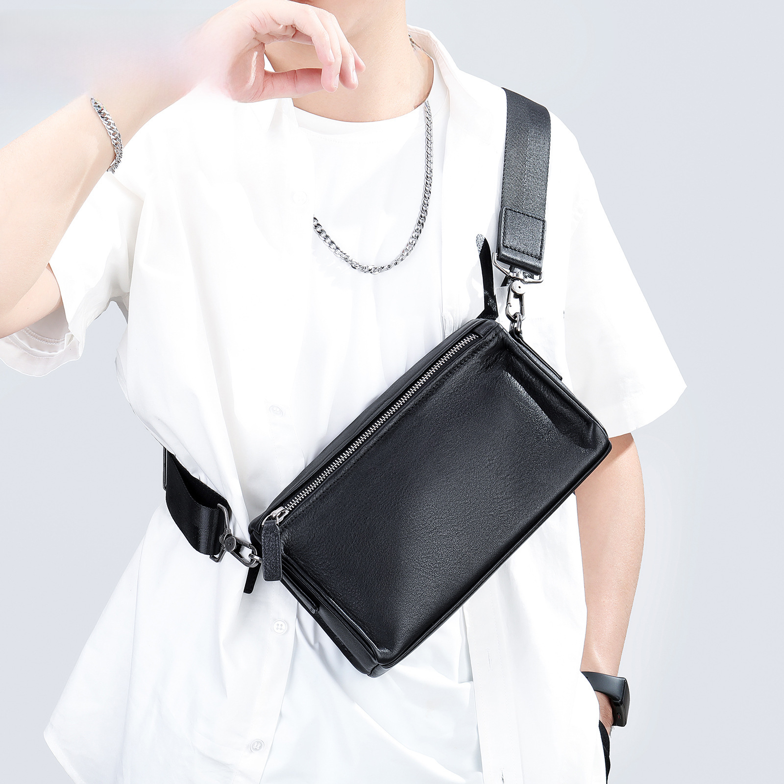 New soft leather diagonal square bag Guangzhou Boutique bag head layer leather hand bag Multifunctional leather men's bag wholesale