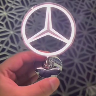 Mercedes-Benz E-Class, C-Class va S-Class yoritilgan kapot emblemasi chiroqlari va kapot chiroqlari uchun mos keladi