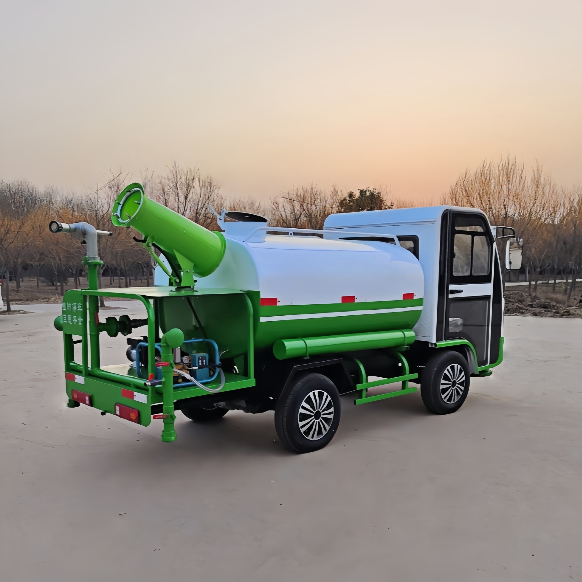 Factory Sprinkler Trucks, Blue License Plate Sprinkler Trucks, Prices of Small Sprinkler Trucks, Garden and Construction Site Dust Suppression Sprinkler Trucks