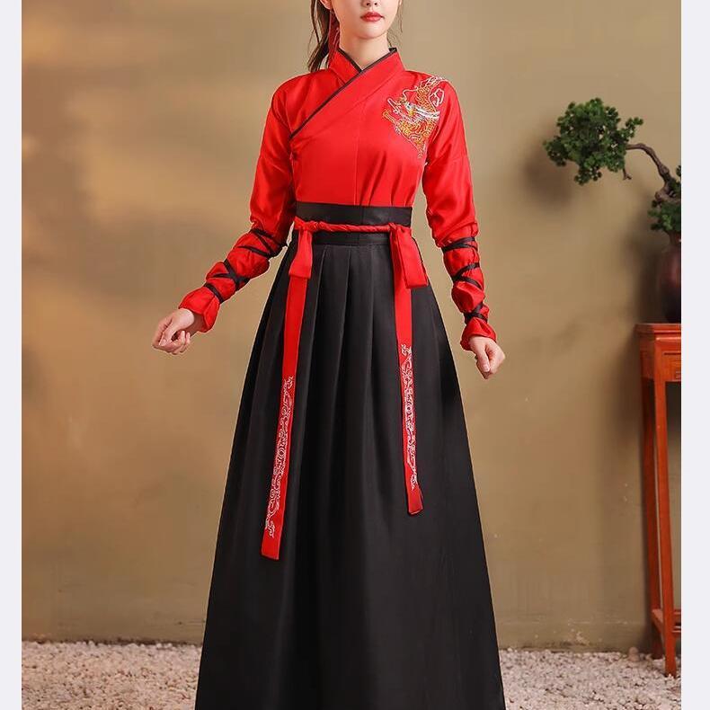 빨간색과 검은색 용 정장