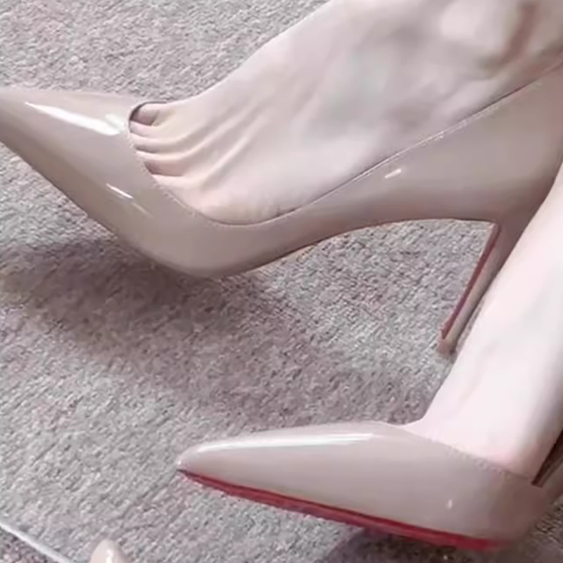 Edición de la diosa ~ diseño de tacones altos desnudos temperamento esmalte lateral vacío rojo zapatos de fondo único femenino tacones delgados mujeres puntas