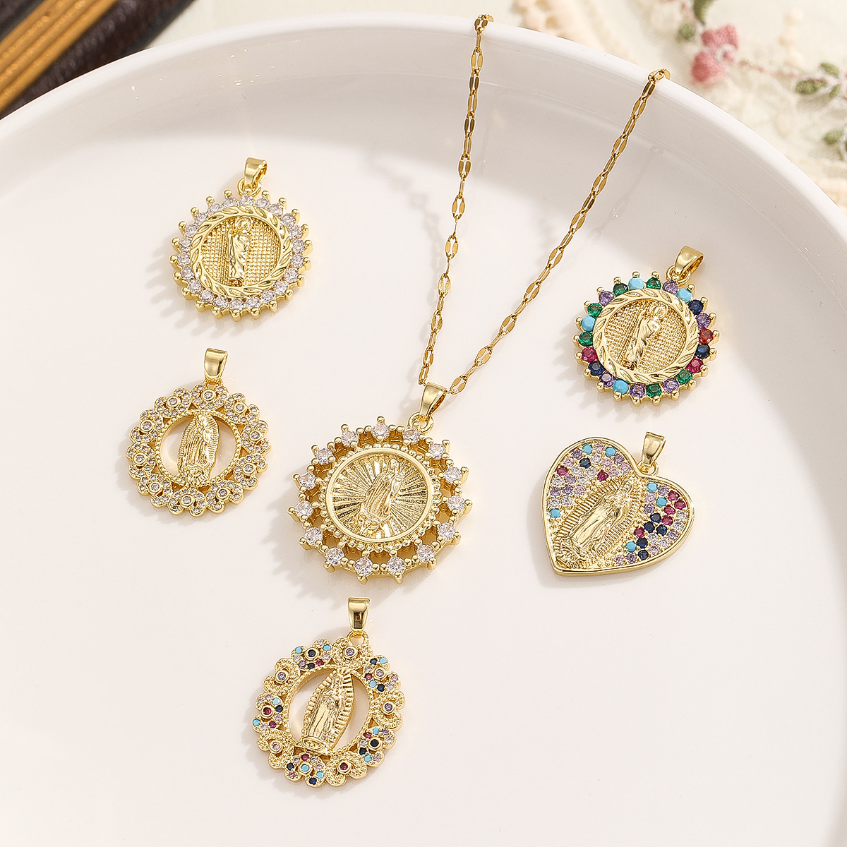 4g Weight 1 Piece Copper Rhinestones Virgin Mary Solid Color Pendant Chain