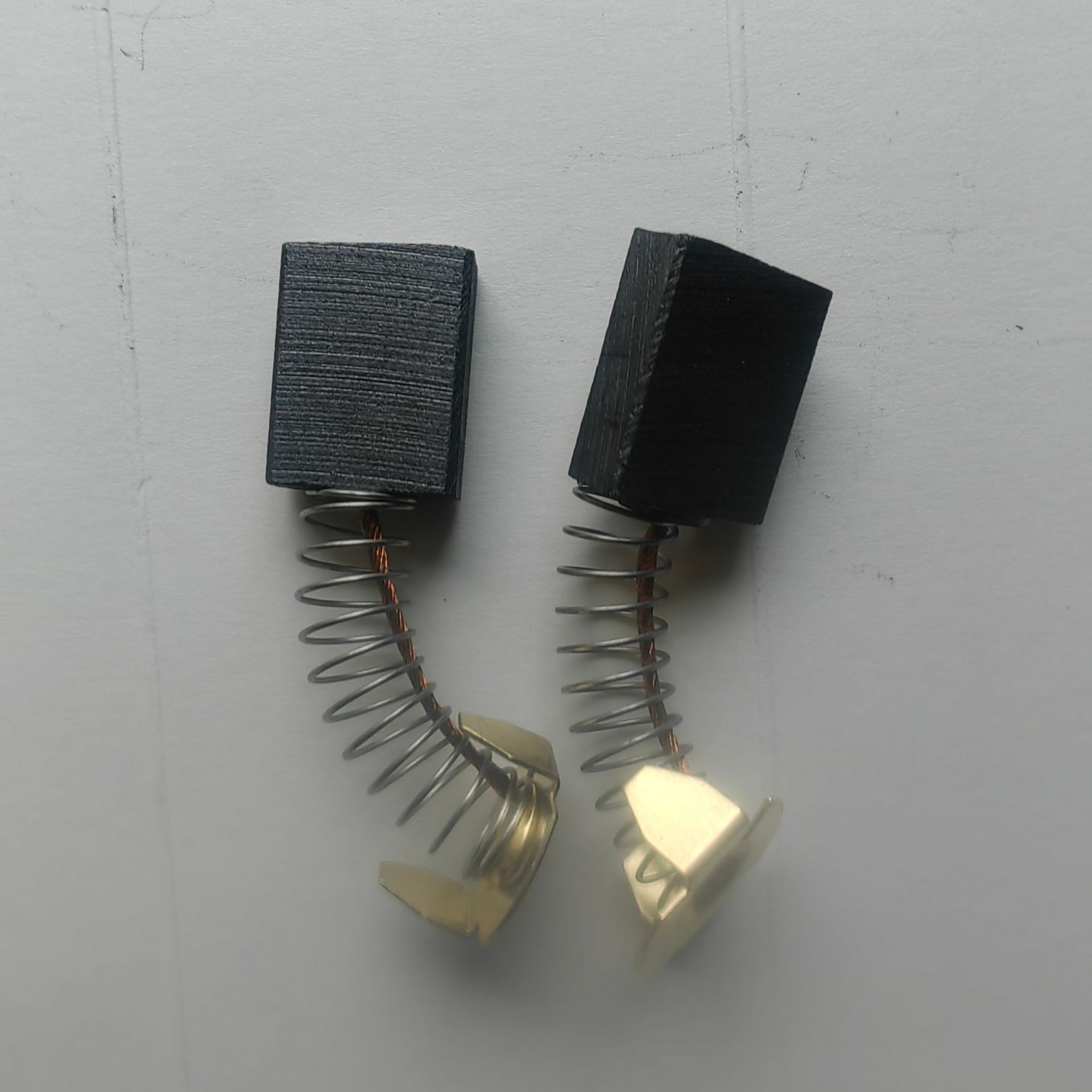 6.5*13*17  直流电机碳刷跑步机碳刷 甩脂机碳刷电刷低噪音180V