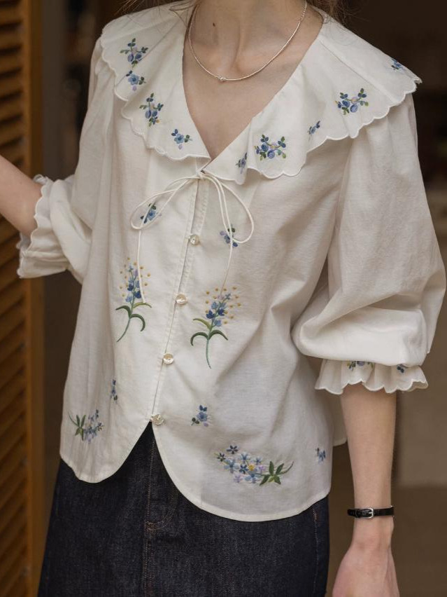 Áo sơ mi nữ dài tay chất liệu cotton phối ren cổ sen, thêu hoa lá — trăng trắng