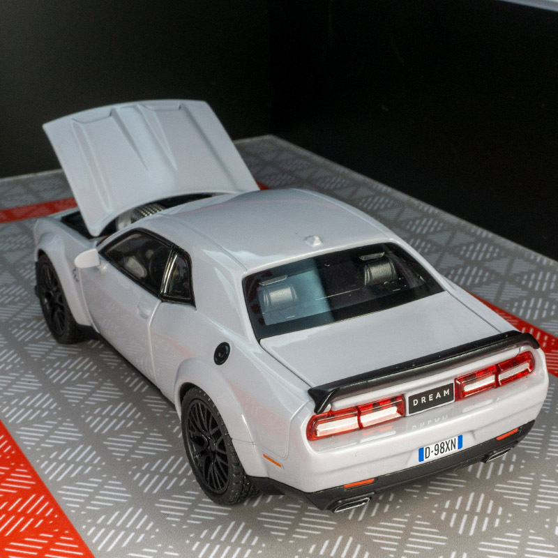 Jiaye VB32793 simulación de aleación modelo coche decoración metal coche deportivo sonido y luz tire la puerta trasera juguete