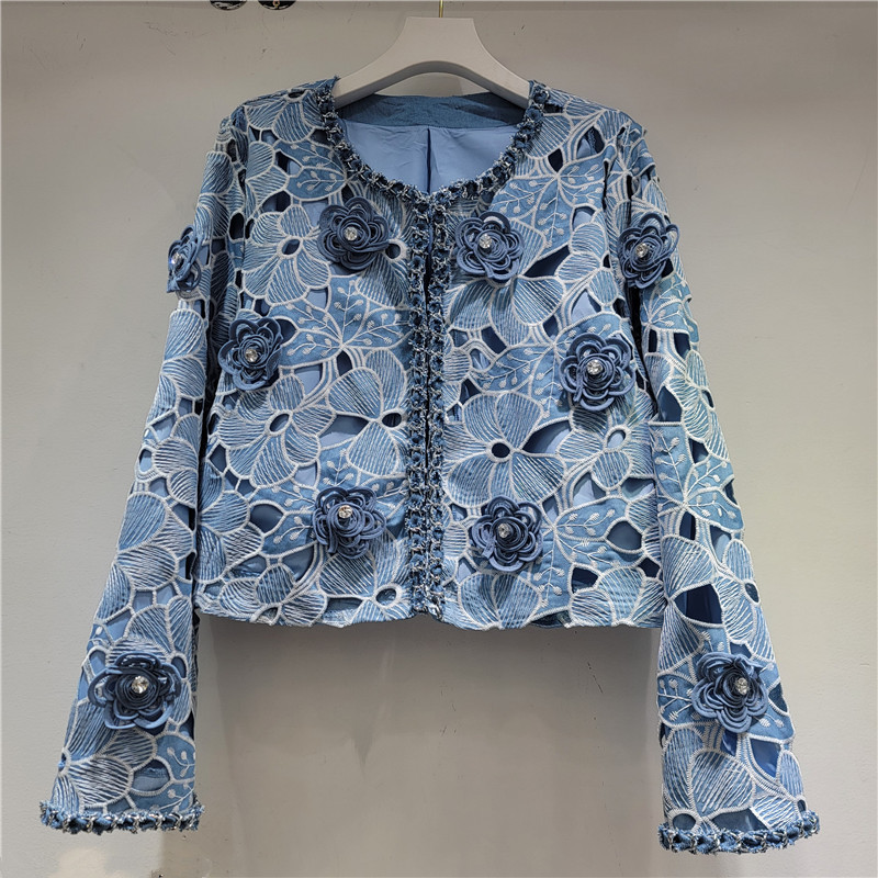 A principios de primavera pequeña chaqueta de viento fragante 2026 nueva moda vacío bordado corto chaqueta de vaquero de mujer