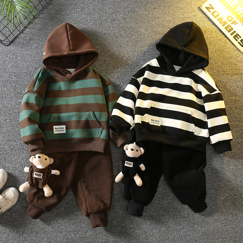 6343 Traje de invierno para niños 2025 nuevo estilo guapo más terciopelo engrosado suéter de invierno para bebés de dos piezas para niños pequeños y medianos