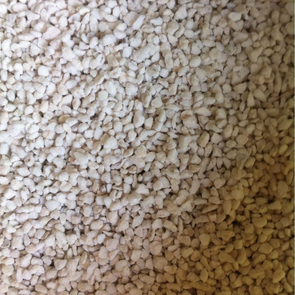 批发3mm膨胀珍珠岩保温颗粒屋顶保温珍珠岩颗粒膨胀珍珠岩量大优