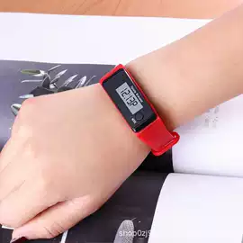 智能手表;蓝牙音箱;掌上游戏机