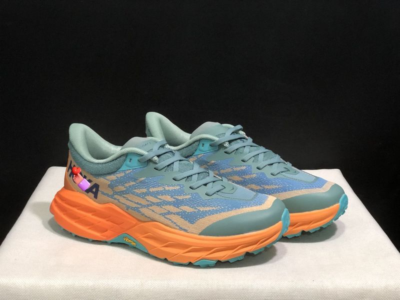 クロスボーダー HOKA Speedgoat 5 アンテロープ メンズ レディース 耐摩耗性スポーツシューズ 衝撃吸収 アウトドア ランニングシューズ|undefined