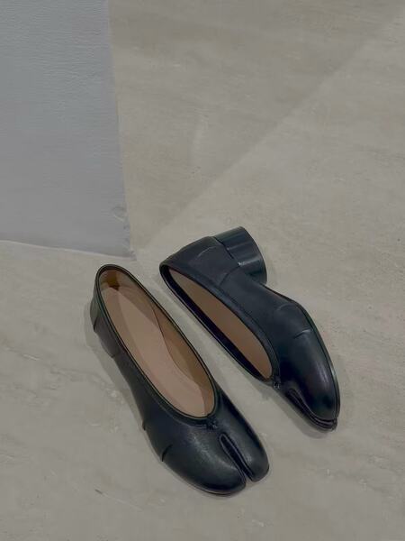 Giày Mary Jane mũi tách ngón gót vuông 3–6 cm da bò hai lớp — màu đen