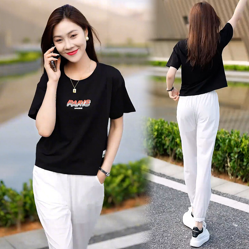 ファッショナブルで西洋風の女性用半袖Tシャツ2025夏の新しいスタイル、痩身と年齢軽減、ゆったりと多用途、肉感カバーのラウンドネックトップ|undefined
