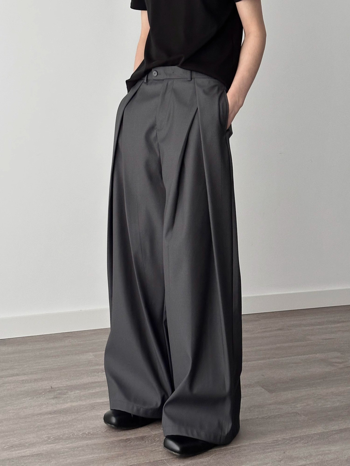 立体プリーツワイドレッグパンツAラインシルエットカジュアルパンツメンズ夏新デザインゆったりドレープフロアレングスパンツ