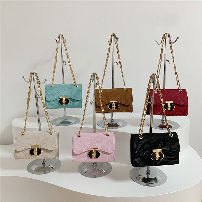 Nicho bolso de diseño bolso de mujer nuevo estilo de moda de marea de viento de bloqueo de hombro mochila de textura de cadena pequeña bolsa cuadrada de moda