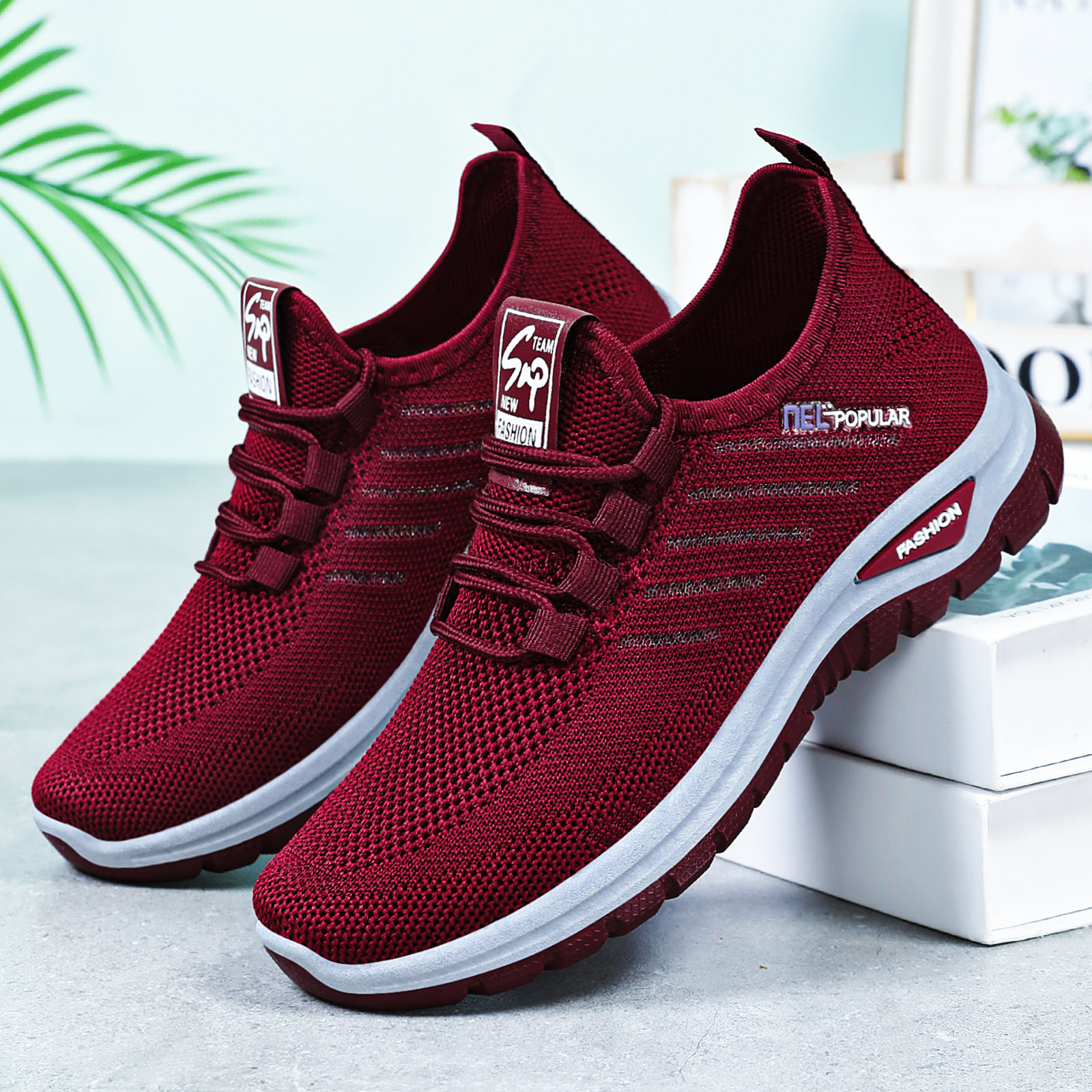 Zapatos mujeres de mediana edad verano transpirables cómodos zapatos únicos regalos de venta directa suela suave casual zapatos de malla para mamá