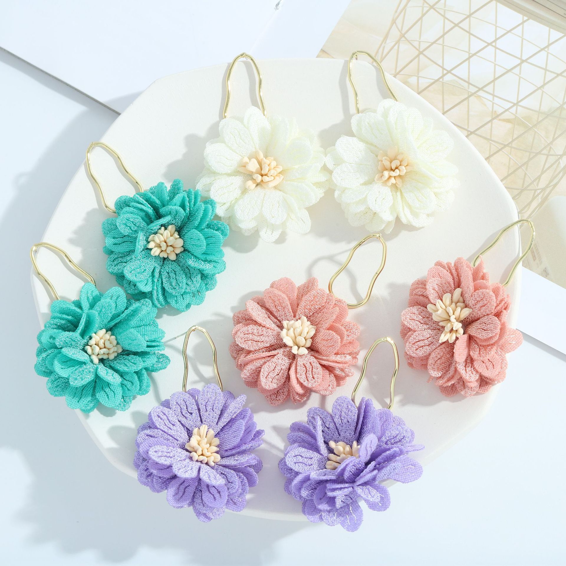 Korean Style Mesh Cloth Alloy Flower Earrings display picture 2