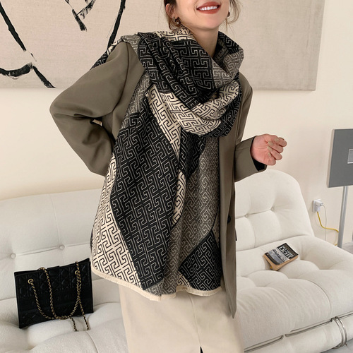 Korean imitation cashmere two-color scarf for women in autumn and winter, thickened and warm, black and white color matching, hot-selling scarf, shawl, maze pattern