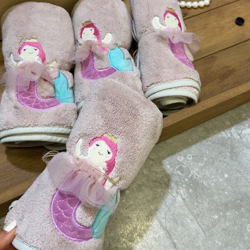 New coral fleece towel dense wool absorbent hair drying towel cartoon Cixi mermaid picture covered large towel 35*74 New coral fleece towel dense wool absorbent hair drying towel cartoon Cixi mermaid picture covered large towel 35*74