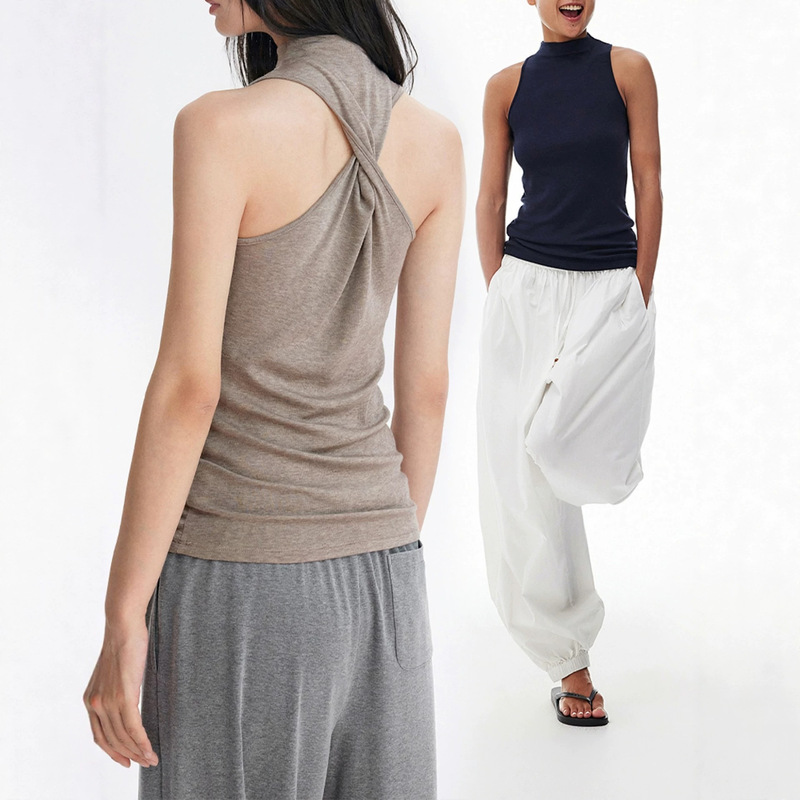 American retro fashionable hot girl half-high collar sleeveless T-shirt vest, slim-fit design with a twist detail for outer wear