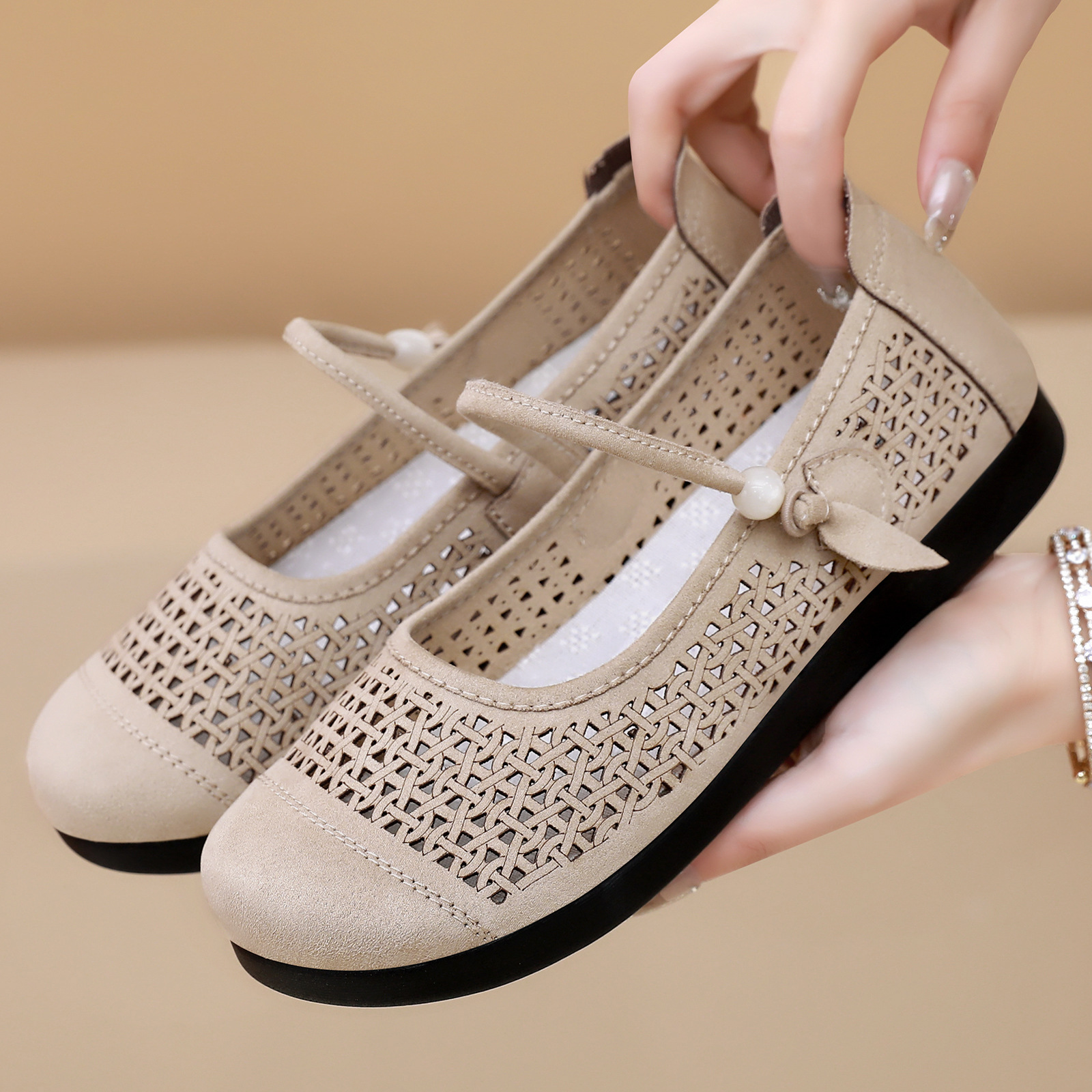 Redonda cabeza Mary Jane zapatos de piel de cordero plano zapatos de mujer de verano nuevos zapatos agujeros huecos con tacones bajos