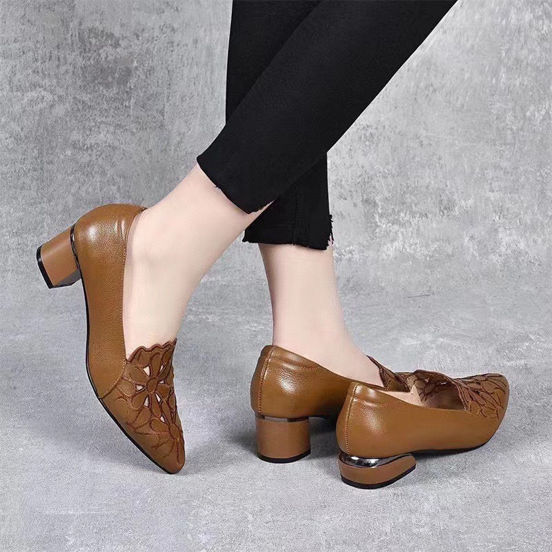 Giày nữ mũi nhọn khoét lỗ đế xuồng chunky gót thấp da thật mềm — Màu be-năm cm