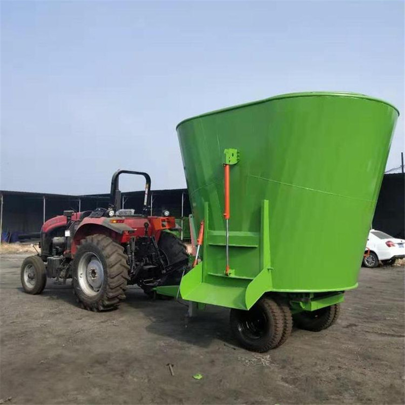 四轮车载式tmr搅拌机立式大容量草料混合机移动式牧草揉丝拌料机