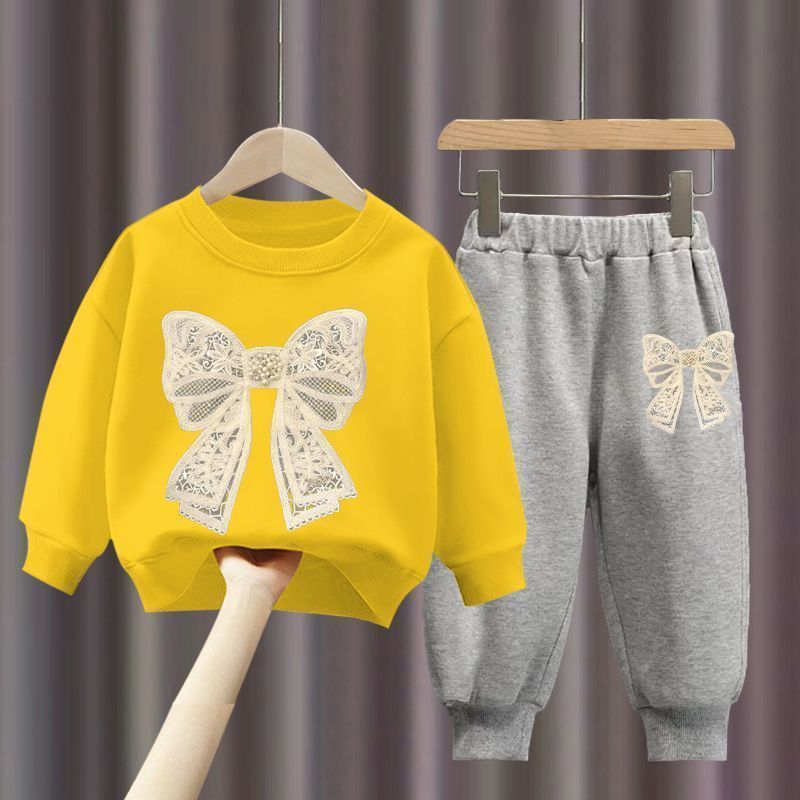 레이스 매듭 옐로우 스웨트셔츠 + 레이스 매듭 그레이 팬츠