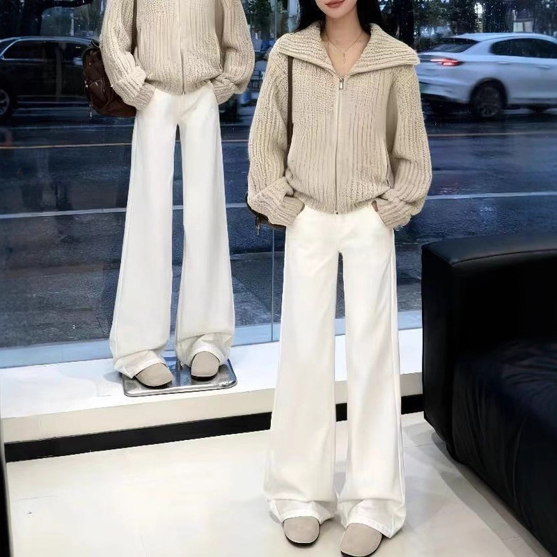 New Style Casual, Fashionable, Elegant and Relaxed Knitted Sweater and Jeans Suit for Small People