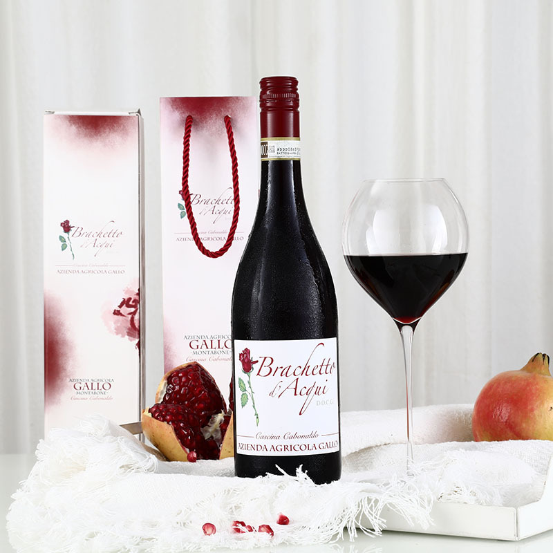 玫瑰女孩醉爱的微醺晚安酒！意大利DOCG伽西布拉凯多甜红起泡酒