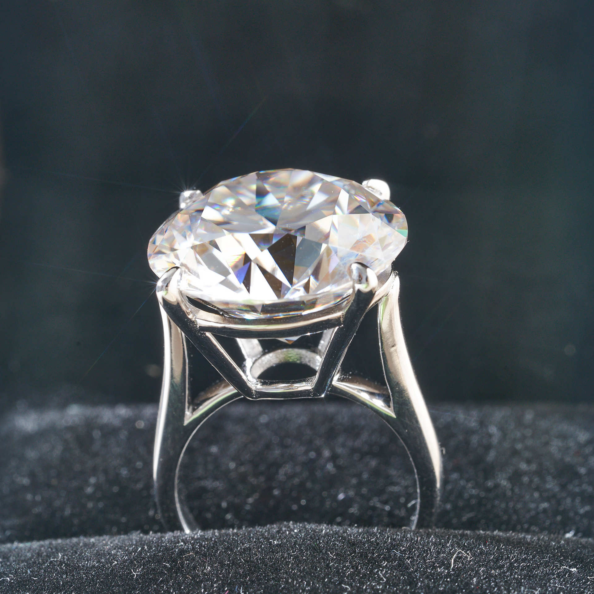 Anillo de plata esterlina 925 mujer 20 quilates de lujo anillo de piedra de moissanita chapado pt950 oro mesón fábrica al por mayor en stock