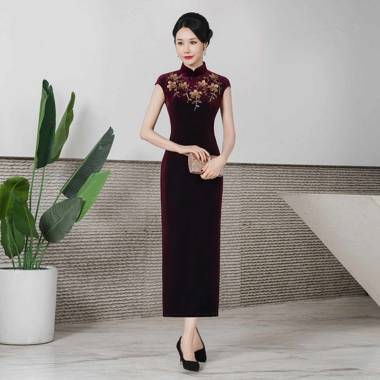 Летнее новое золотое бархатное вышитое чонсам длинная свекровь