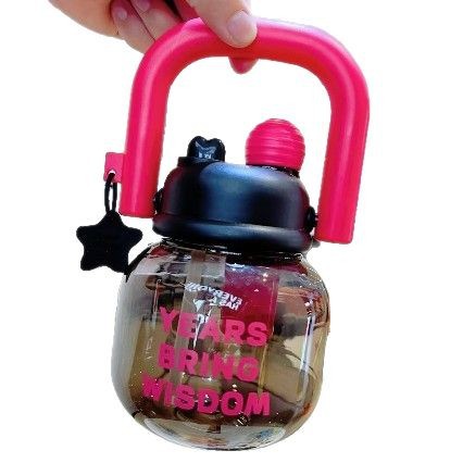 Yitong nueva taza espacial portátil taza de plástico en línea caricatura niños taza de vientre grande 850ml taza de agua de paja al por mayor