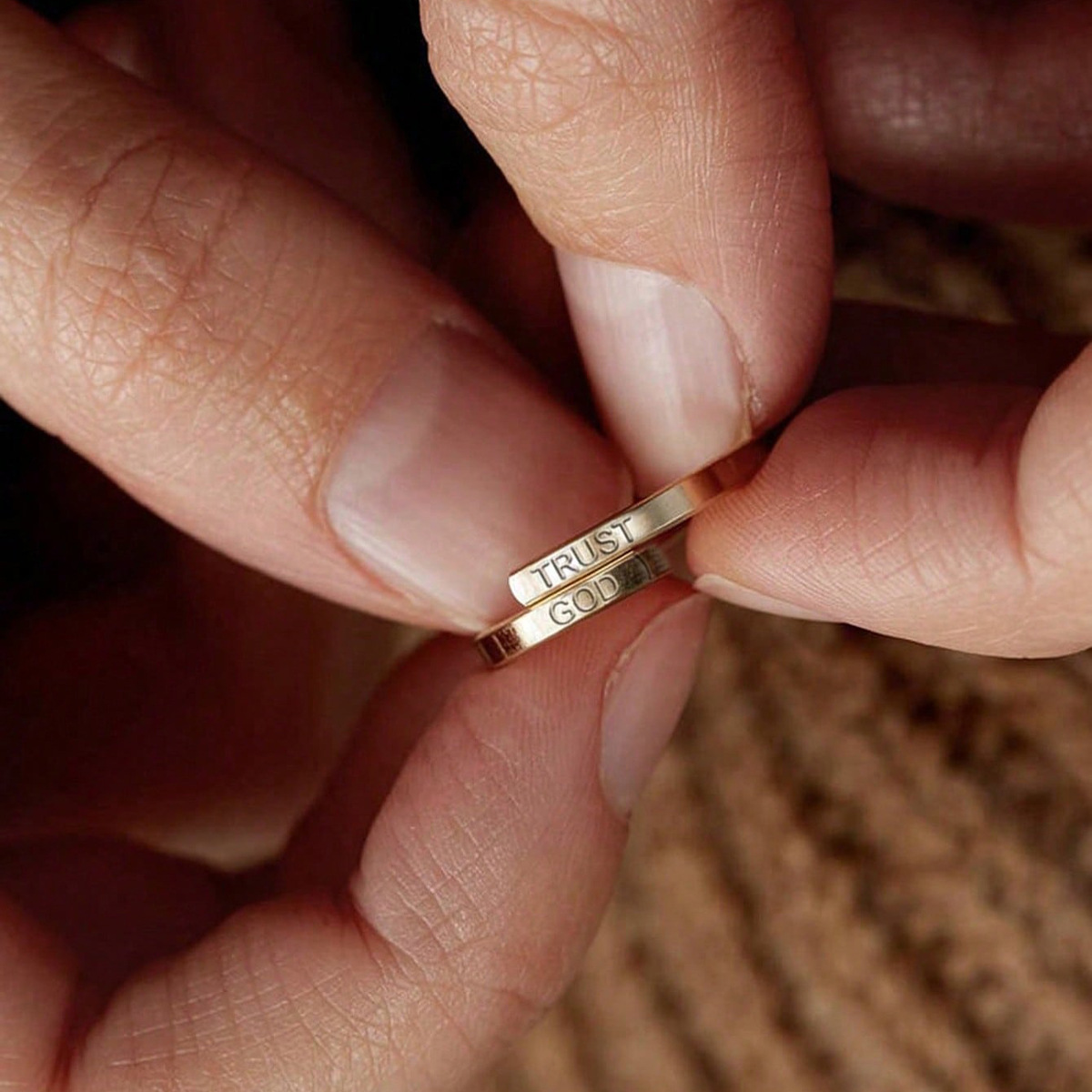 Glittrande designerring för damer, elegant och bekväm_voghion.com